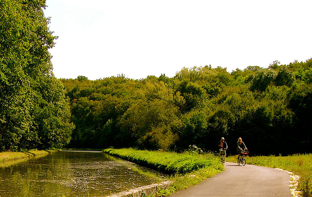 Biking near Chateau de Mailly