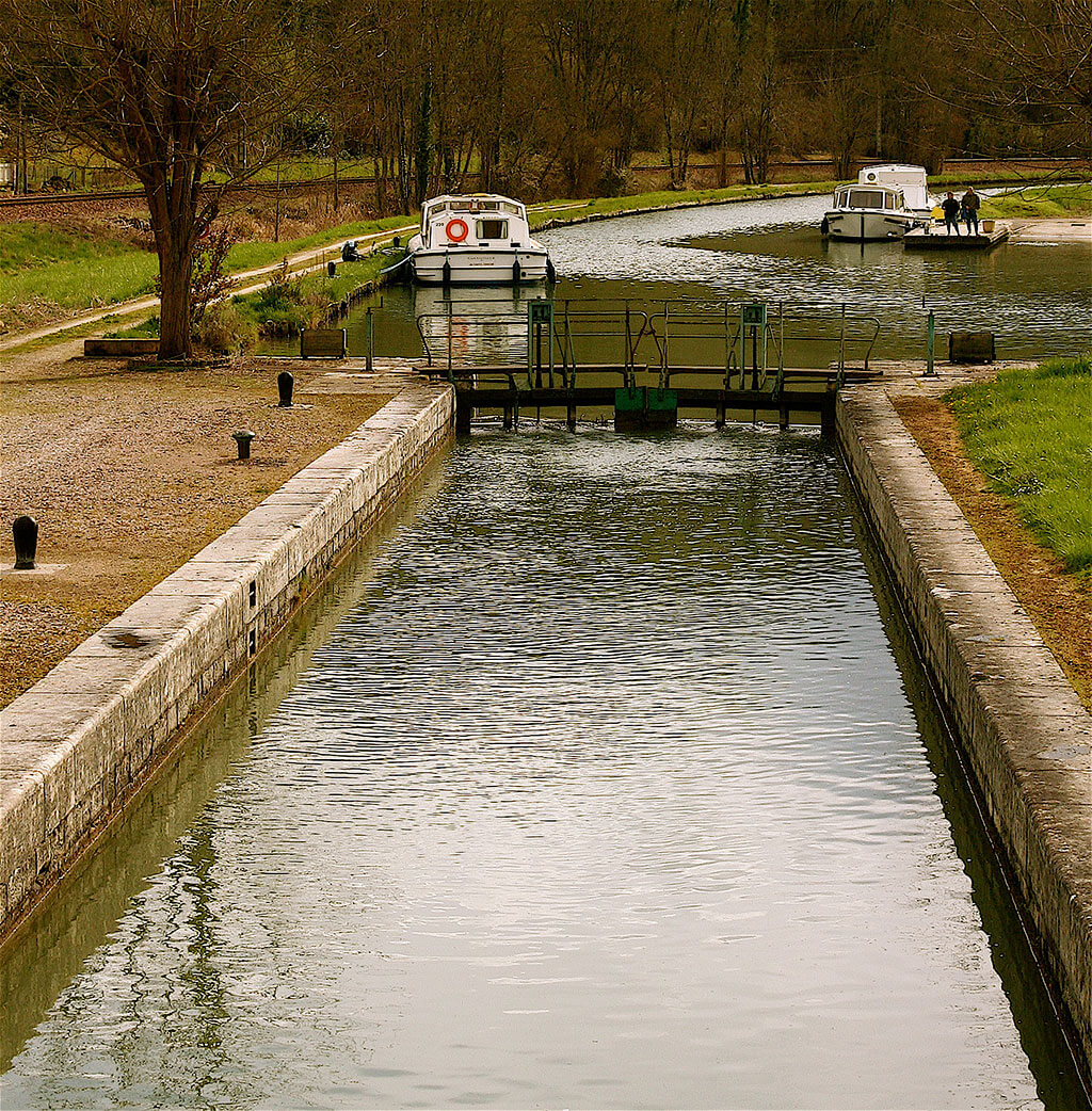 Boating near Chateau de Mailly