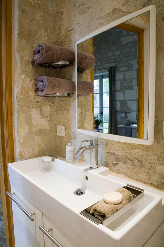 chateau de mailly pavilions bathroom